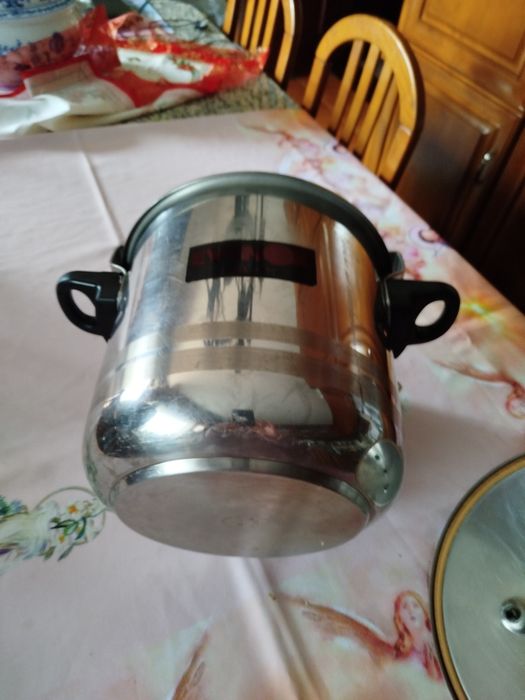 Panela de pressão em aço inoxidável