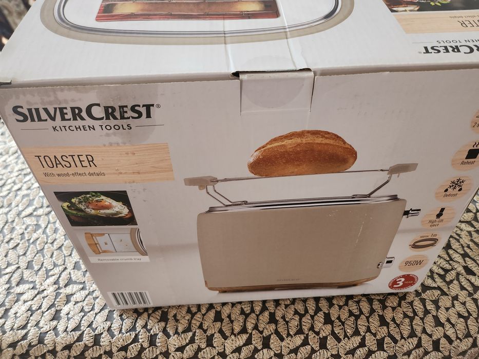 Toster z detalami imitujące drewno