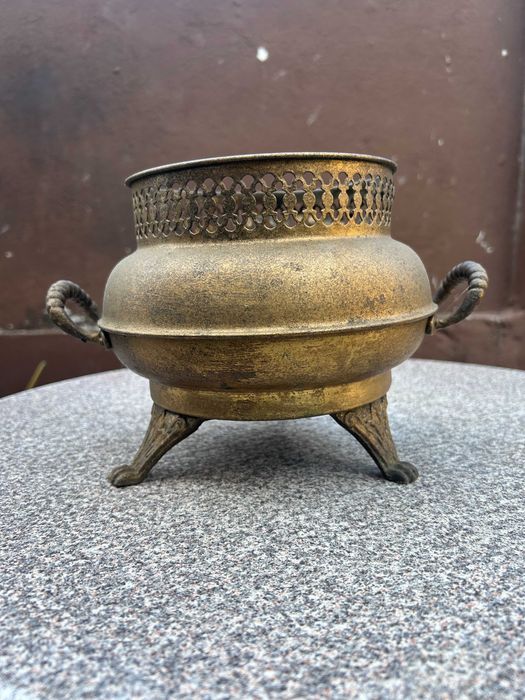 Cachepô / Vaso Decorativo Vintage em Latão/Bronze com Pés de Leão e Borda Trabalhada