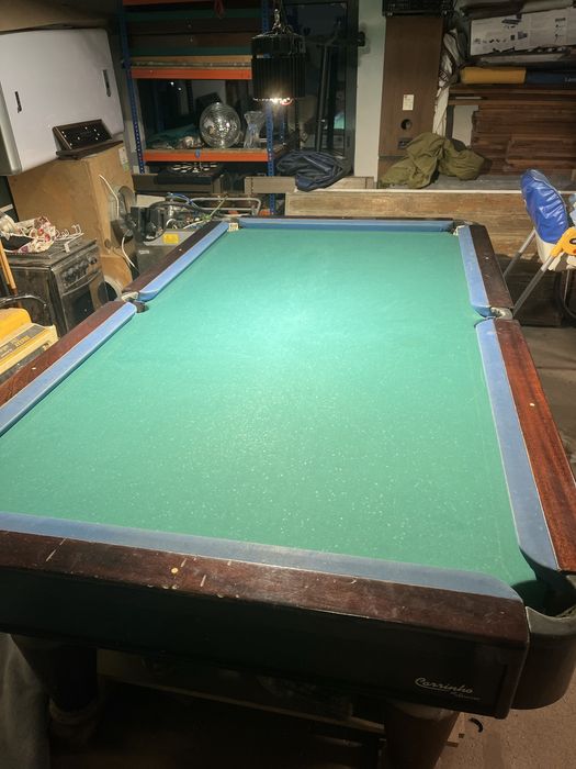 Mesa de snoker e maquina imperial