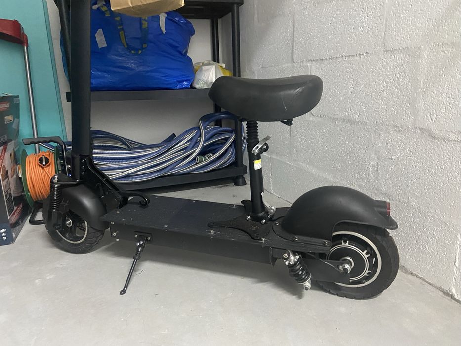 Trotinete Elétrica Dobrável 48V com Banco (Apenas 23 km - Como Nova)