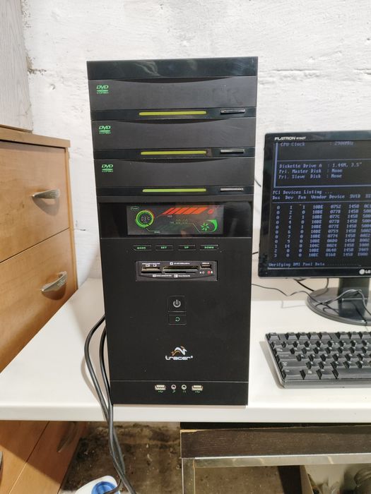 Komputer PC + Monitor + Klawiatura, AMD  2Gb RAM Obudowa z LCD Gratis