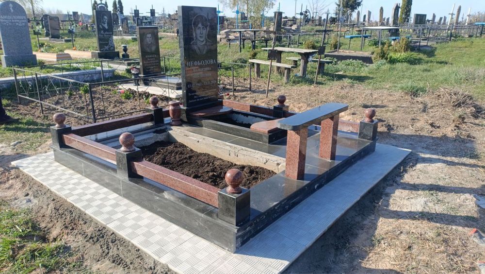Памʼятники з граніту