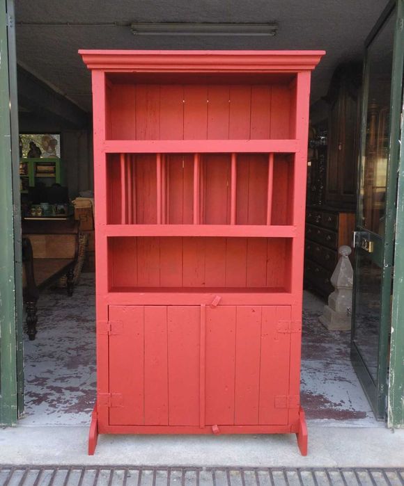 Antigo móvel rústico de cozinha