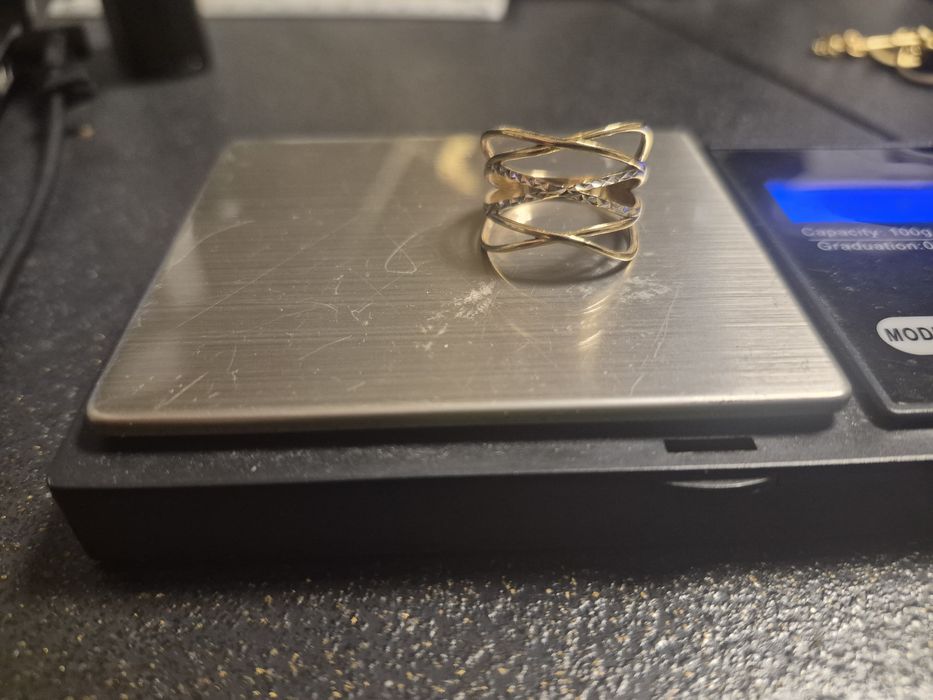 Piękny pleciony złoty pierścionek 585