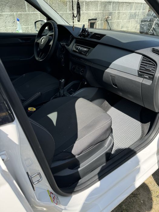 Skoda fabia  автомобіль