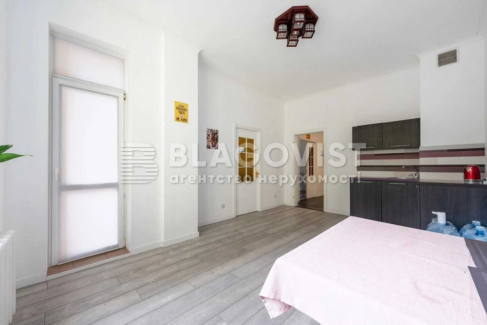 117м2 3 к квартира Князів Острозських Мирного Гусовського Резницька