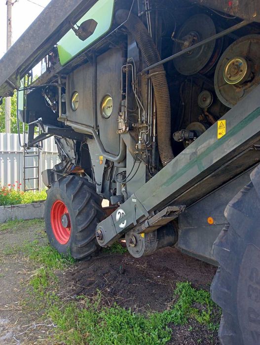 Комбайн Claas Lexion-750