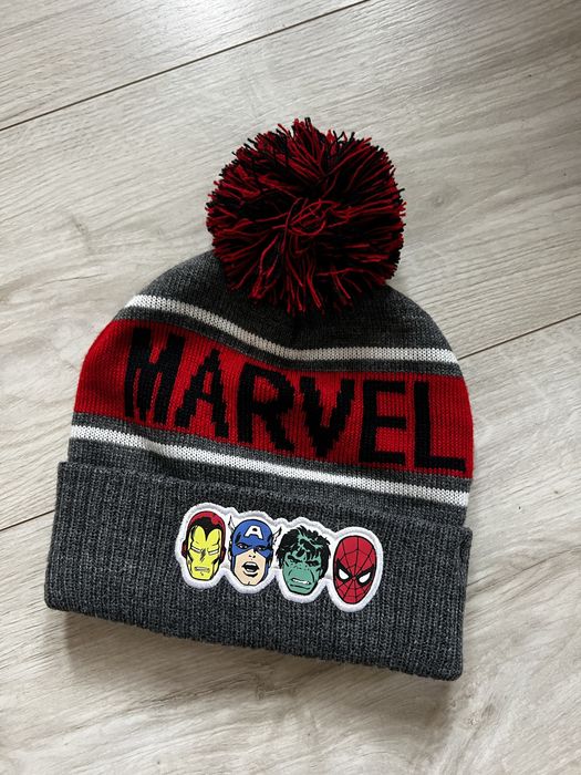 Czapki Marvel —————-