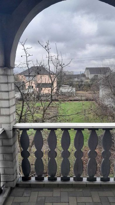 Продам дом в Житомире  ( 270 м² | 10 соток | Сад , огород | 2 гаража )