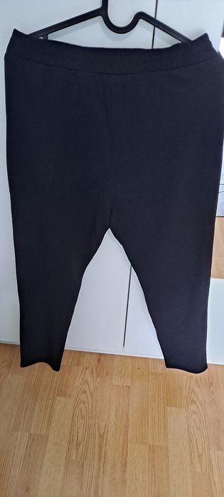 Czarne spodnie z paskiem page young r.170 cm