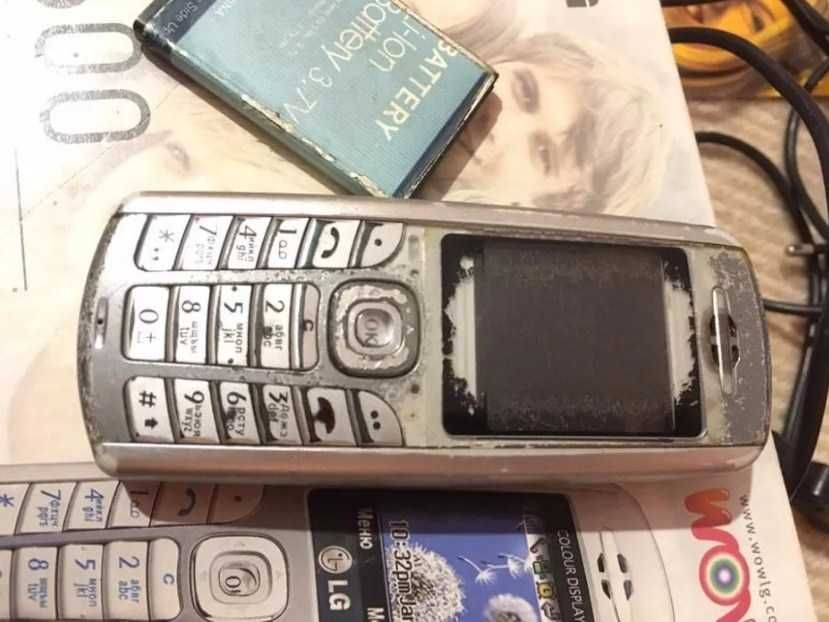 Мобільний телефон LG 1600