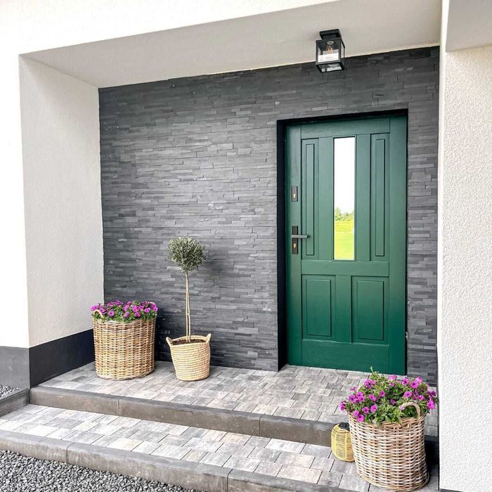 Panel ścienny łupek czarny black slate 10x36 ściany elewacje fasada panele kamienne na elewacje czarne podmurówka