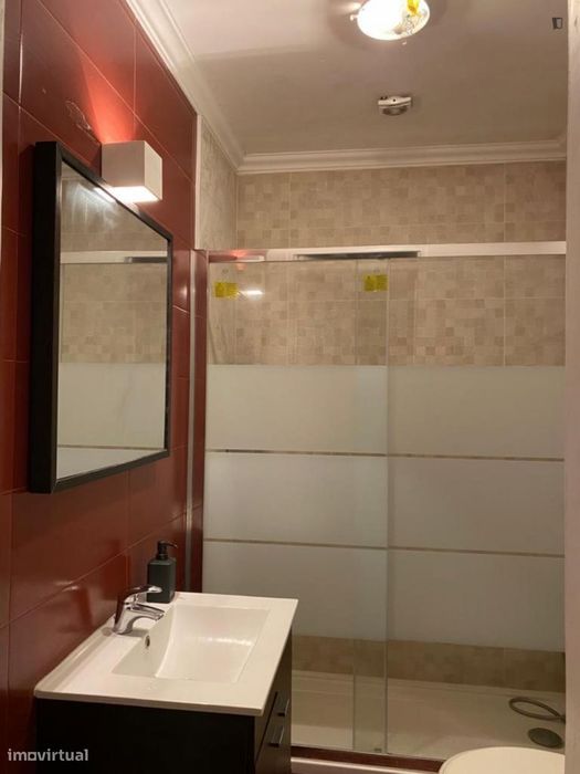 Quarto - localizado em Roma-Areeiro Lisbon