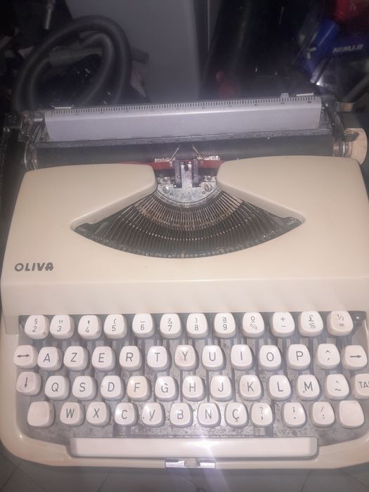 Maquina escrever antiga 60€