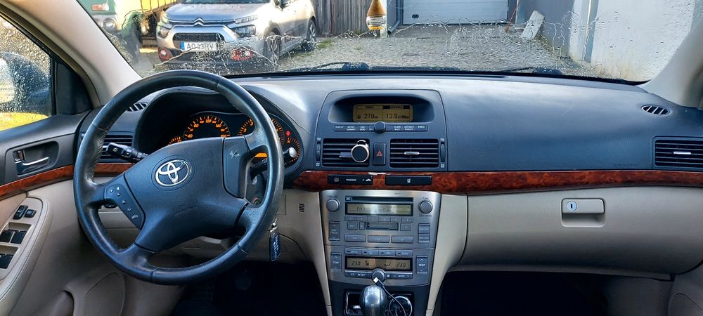 Toyota Avensis 1.6 super estado