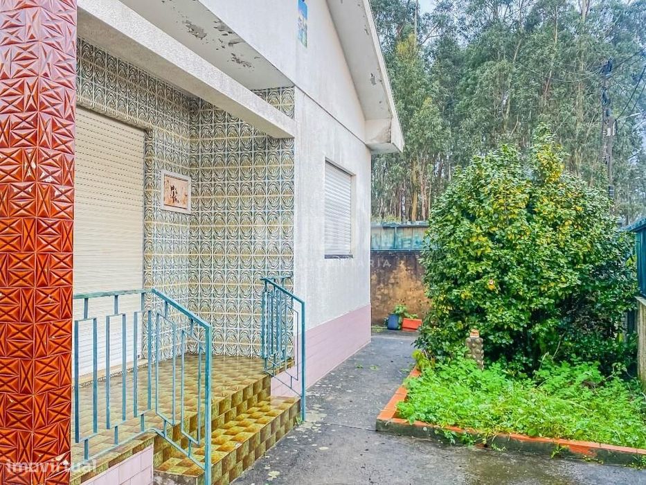 Moradia e Terreno com 4950m2 em Arada