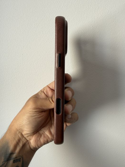 Capas iPhone 17 pro max Bullstrap + Apple Techwoven Sienna
