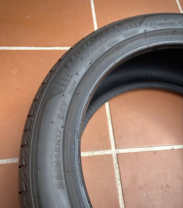225 45 R17 Bridgestone Turanza T005 Pneus