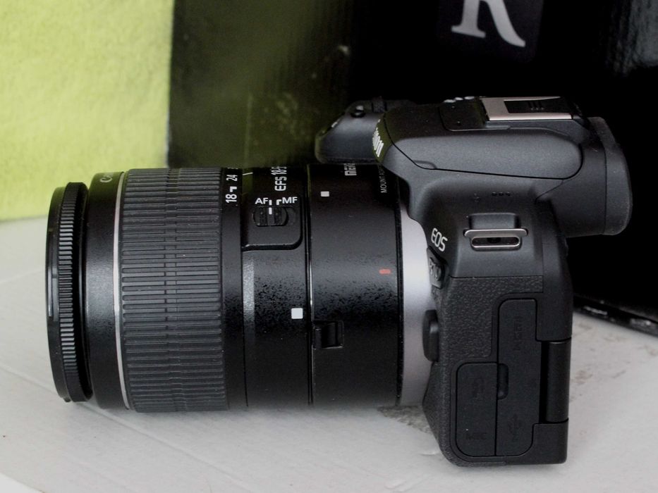 Продам цифровий бездзеркальний фотоапарат Canon R10