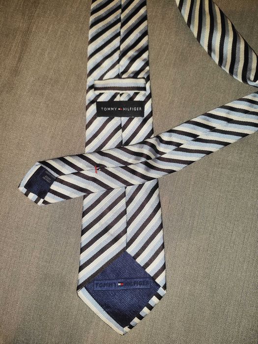 Tommy Hilfiger krawat w paski 100% jedwab