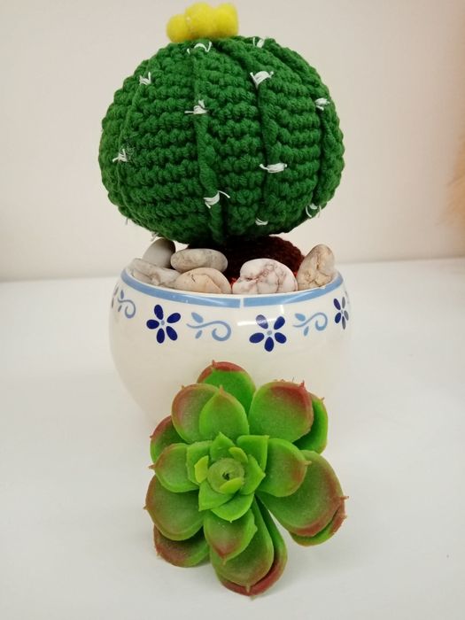 Bonecas feitas à mão com técnica AMIGURUMI.