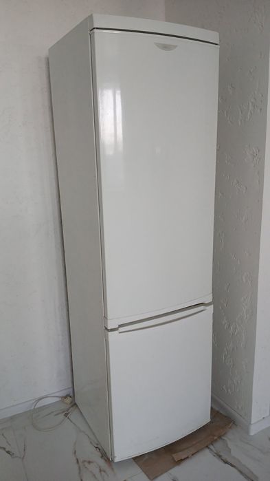 Холодильник Zanussi ZRB 40