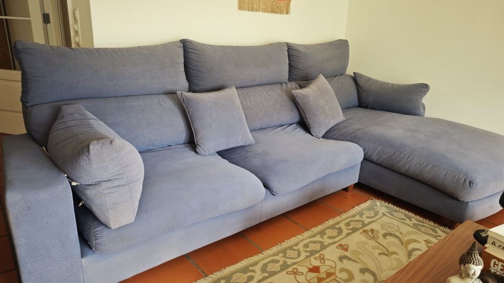 Sofá chaise longe azul 3 lugares