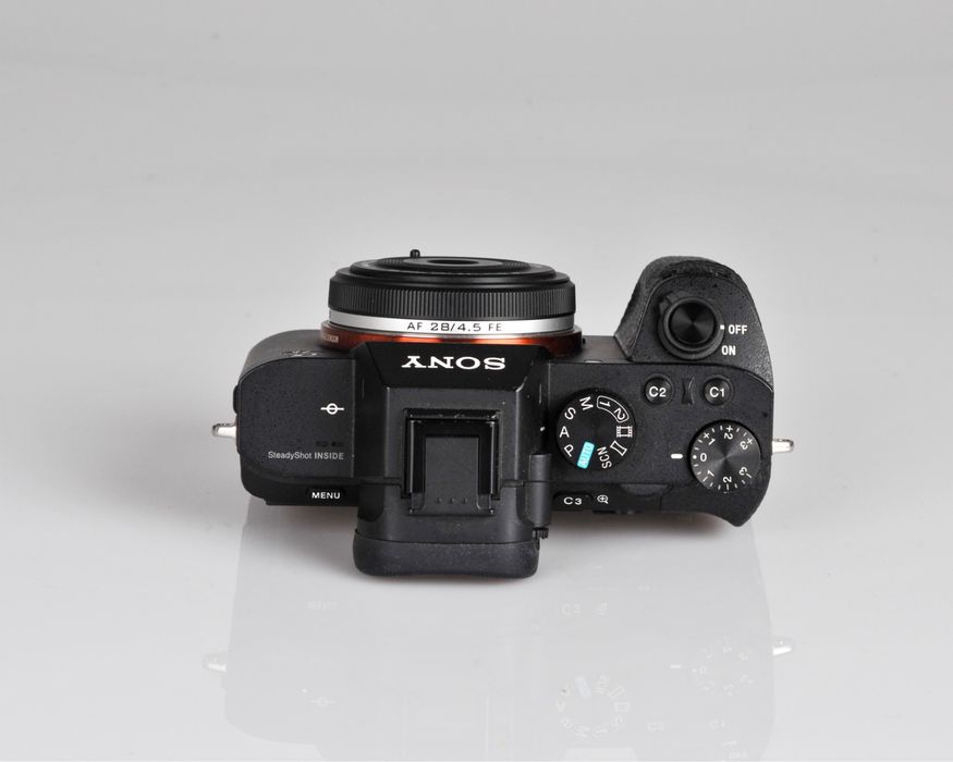 Sony A7 II com lente Viltrox 28mm, carregador e bateria extra