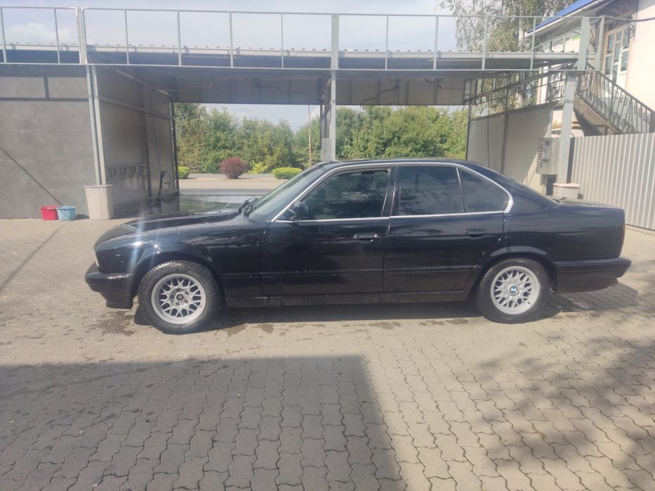 Бмв       e34 524td