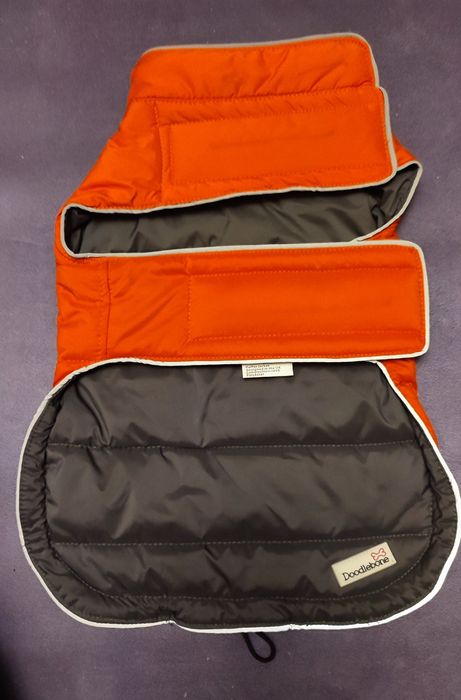 Одяг на собачку, пуховик, Doodlebone, розмір S. Є різний одяг