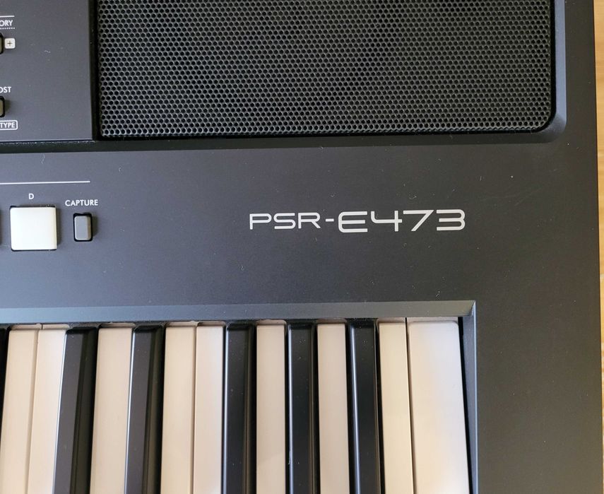 Teclado Yamaha PSR-E473 + Suporte X + Pedal Sustain (Novo na caixa)