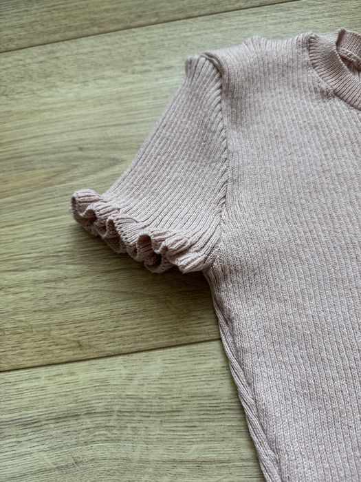 ZARA prążkowany top z falbankami