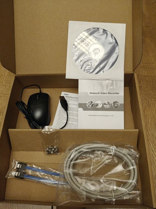 Sprzedam Rejestrator NVR4216-4KS2