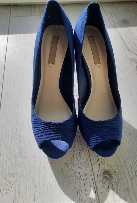 Szpilki Zara w najmodniejszym kolorze