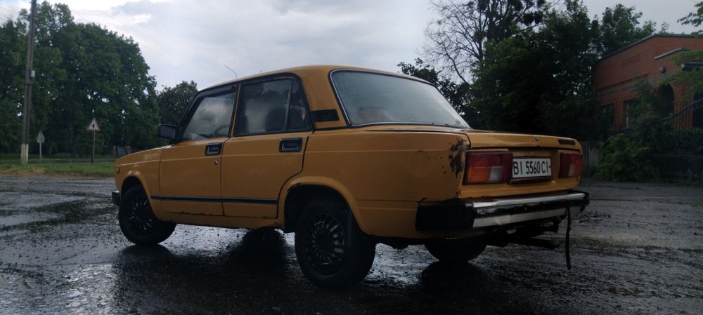 Автомобіль ваз 2105