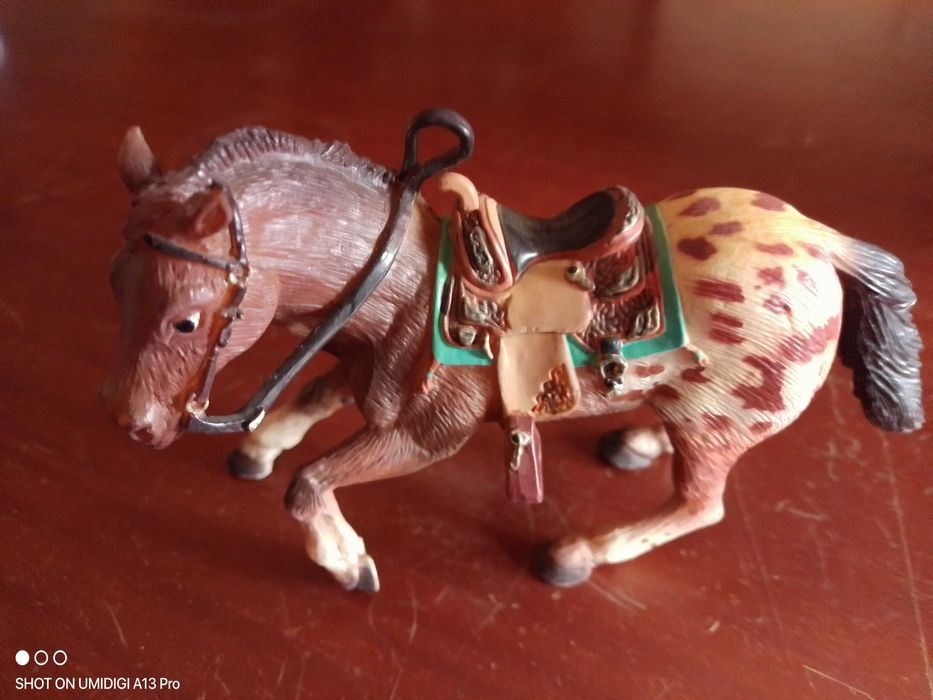 Plastic toy horse.425284063462041601