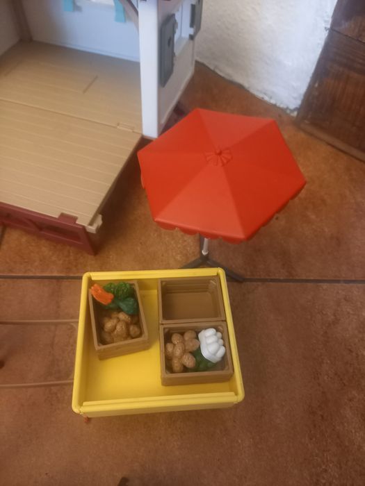 Schleich  42528 Mobilny stragan i przyczepa 42415, tor przeszkód