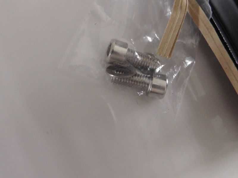 Uchwyt na bidon aluminiowy 7,5cm czarny