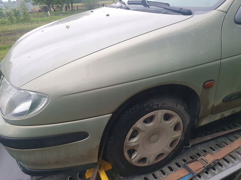 błotnik lewy Renault Megane 1 I 97r sedan 1.6 B 90kM MV931 przed FL ZDROWY