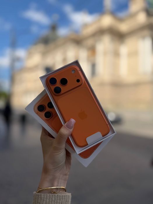 Apple iPhone 17 Pro 512Gb. (Cosmic Orange)