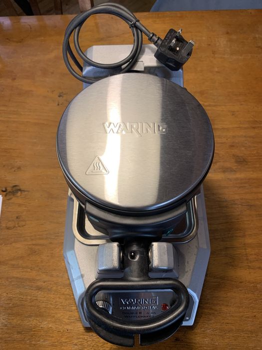Màquina Profissional de Waffles Dupla Waring