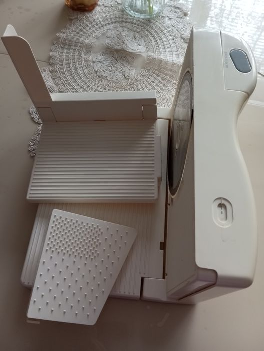 Електрична овочерізка (овочі, фрукти, сир, хліб)