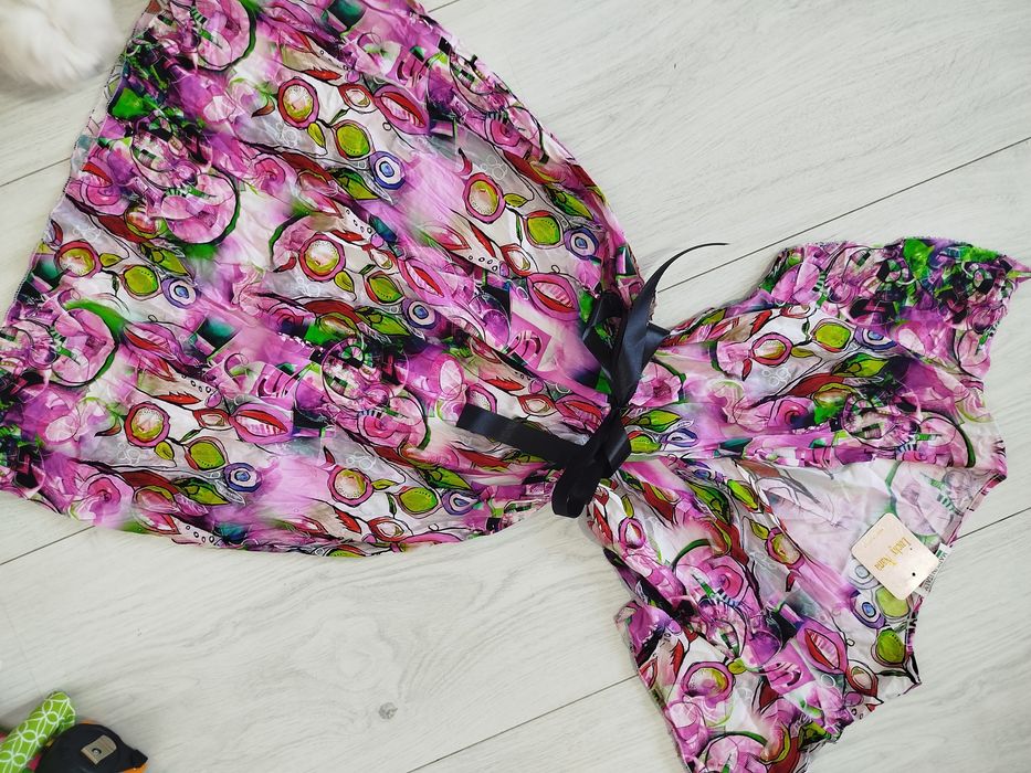 Sukienka damska letnia na gumce w pasie rozkloszowana w kwiaty