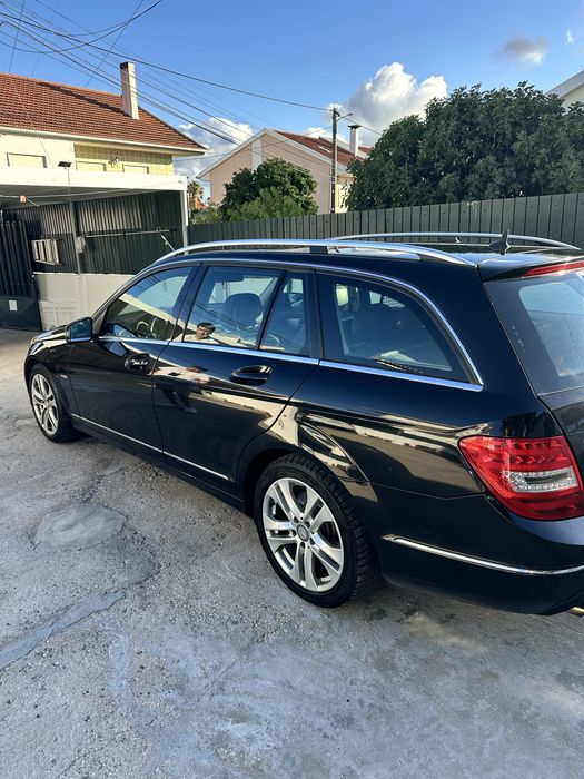 Mercedes-Benz 220 D Avangard
