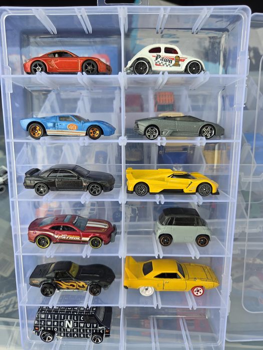 Varios hot wheels