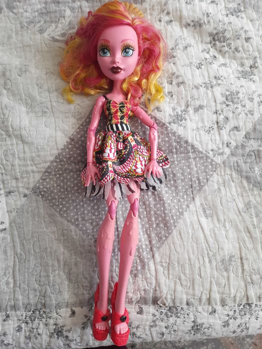 Гуліопа Джелінгтон,колекційна лялька Монстер Хай