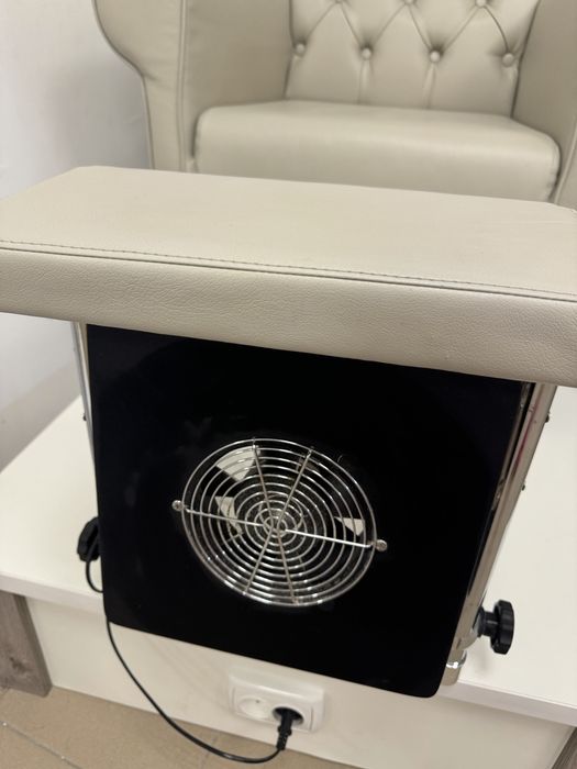 Продам педикюрне крісло з подіумом