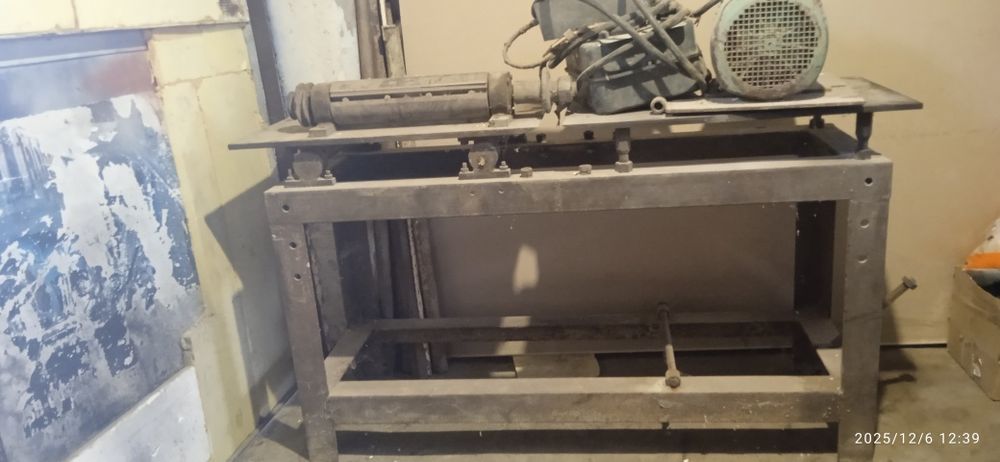 Продам циркулярний станок з фуганком.