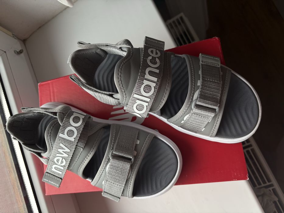 New Balance сандалі